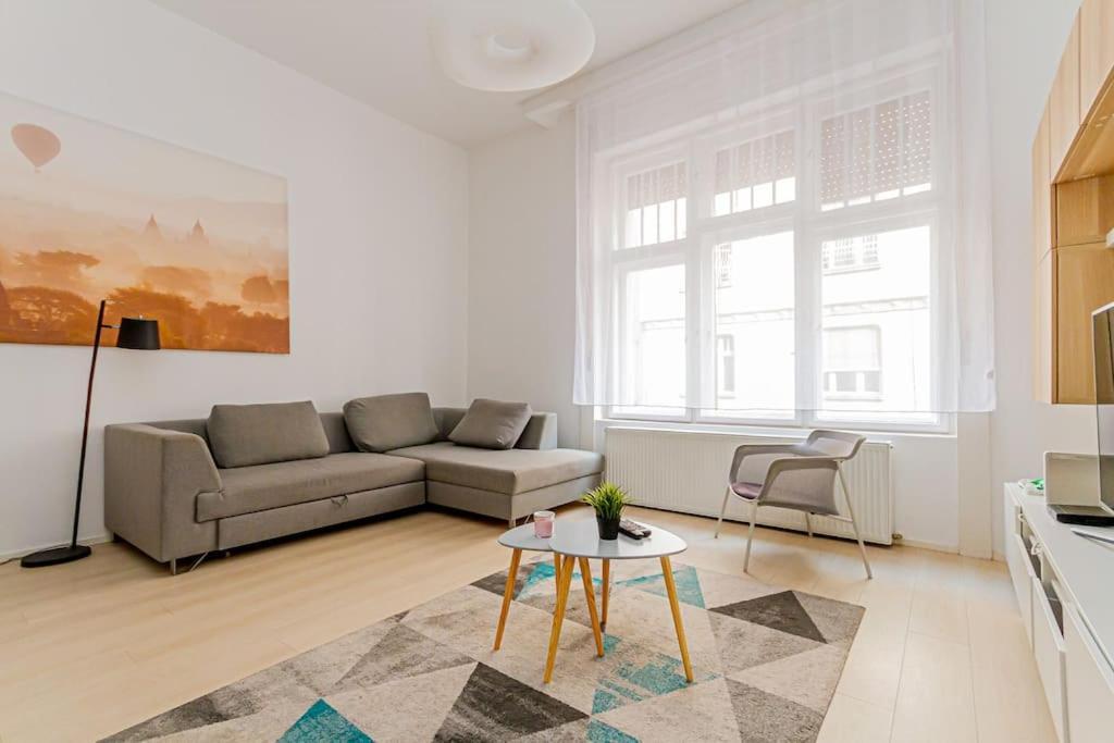 Luminous Design Apartment - W18 บูดาเปสต์ ภายนอก รูปภาพ