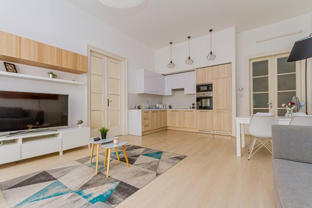 Luminous Design Apartment - W18 บูดาเปสต์ ภายนอก รูปภาพ