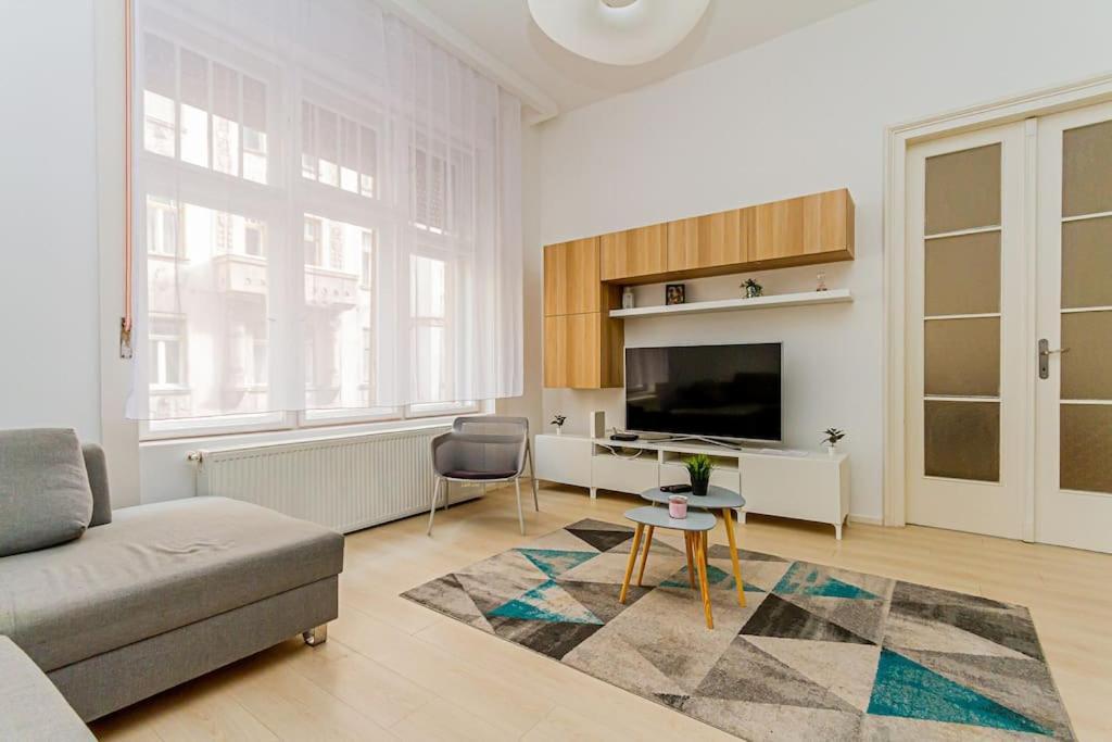 Luminous Design Apartment - W18 บูดาเปสต์ ภายนอก รูปภาพ