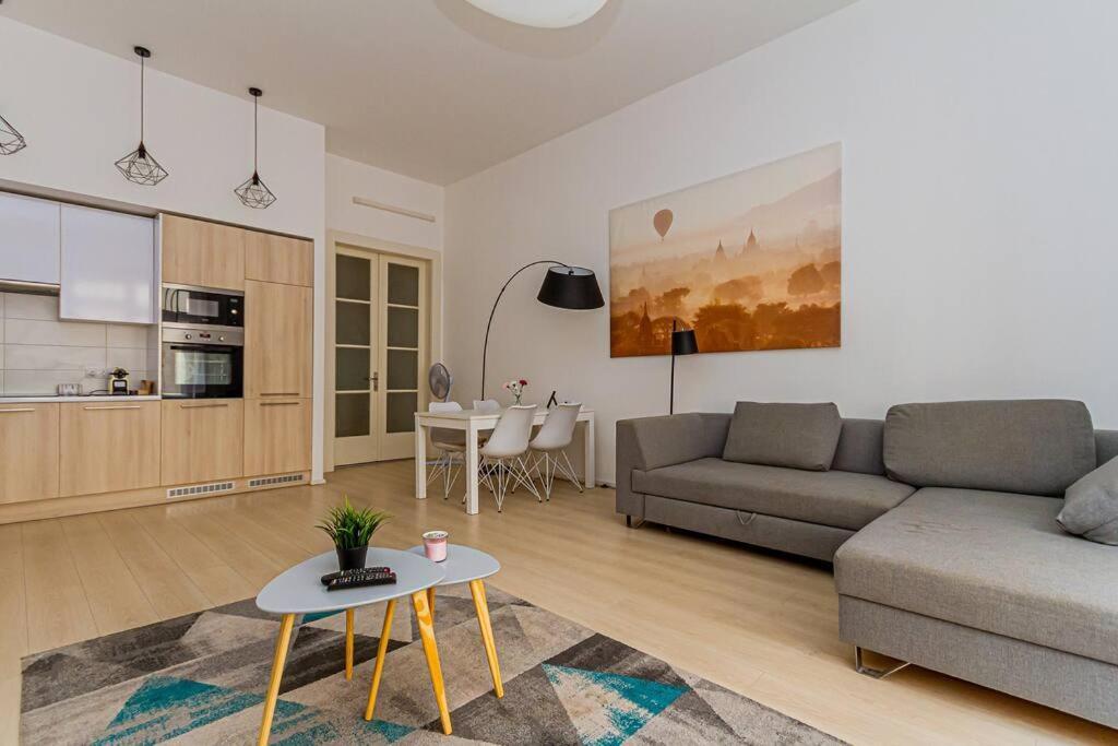 Luminous Design Apartment - W18 บูดาเปสต์ ภายนอก รูปภาพ